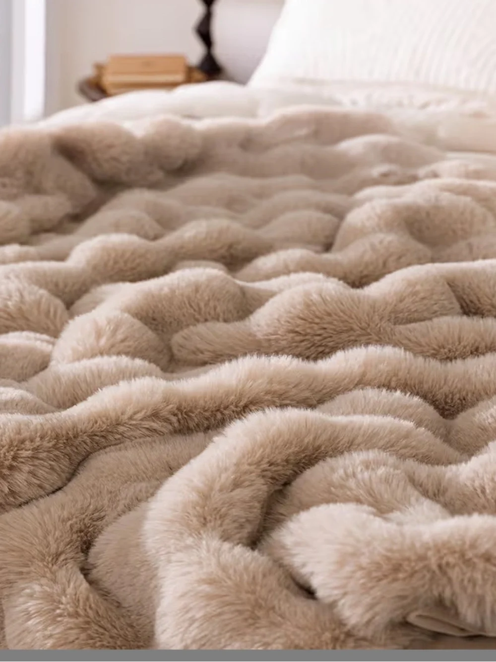 Artificial Fur Wool Bubble Blanket. Soft, Comfy, Plush. Cream/Tan. 50”x60”.